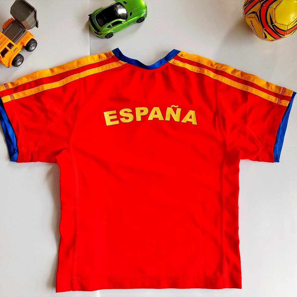 Span kids soccer jersey.